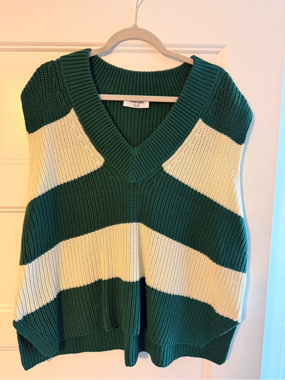 Double Zero Green and Cream Striped V‑Neck Sweater Vest Size XL